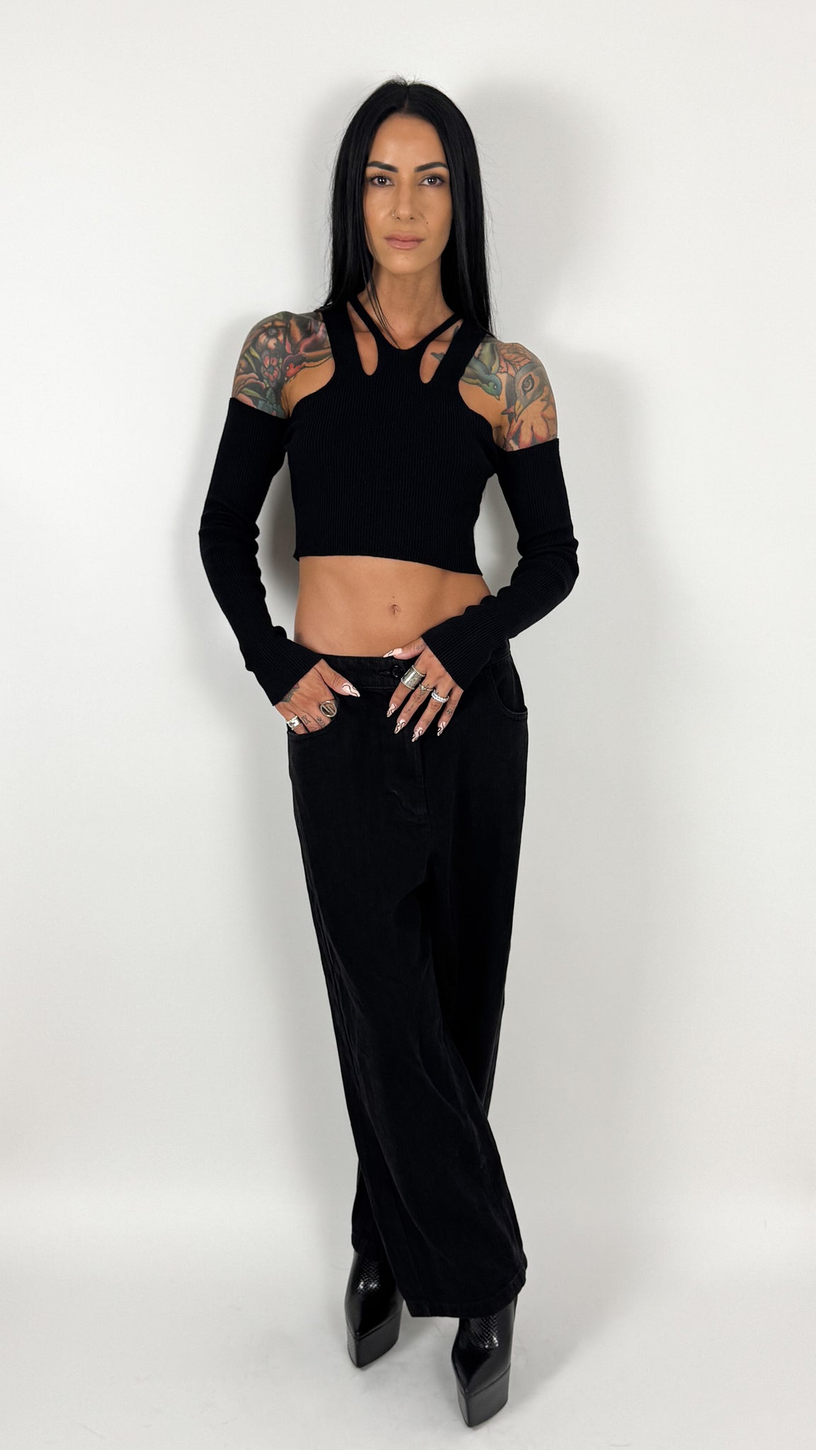 CUTLER CUTOUT CROP LONG SLEEVE